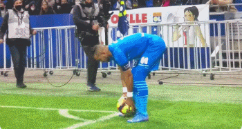 记者：于汉超参加教练员培训班，冬训时以助教身份与申花会合