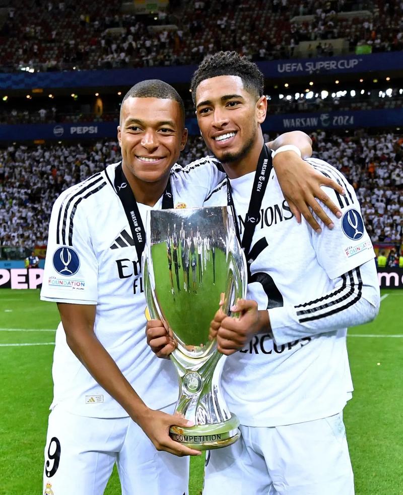 0-3不敌拜仁，勒沃库森连续37场德甲客场不败纪录遭终结（0-3负拜仁，勒沃库森德甲客场37场不败告终）